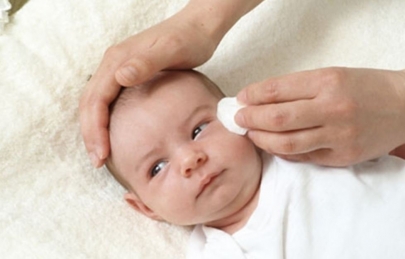 Cách chăm sóc mắt trẻ sơ sinh