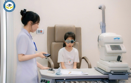 Kiểm soát cận thị tiến triển